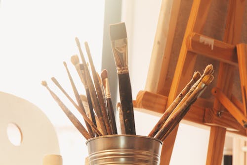 A collection of assorted paintbrushes