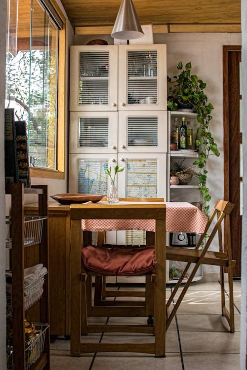 indoor plants on a shelf.